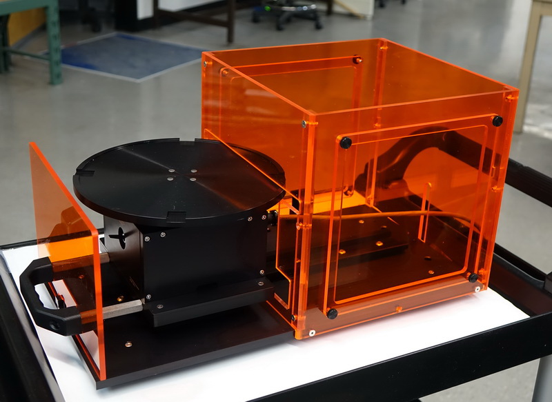 Enclosure with rotating Chuck